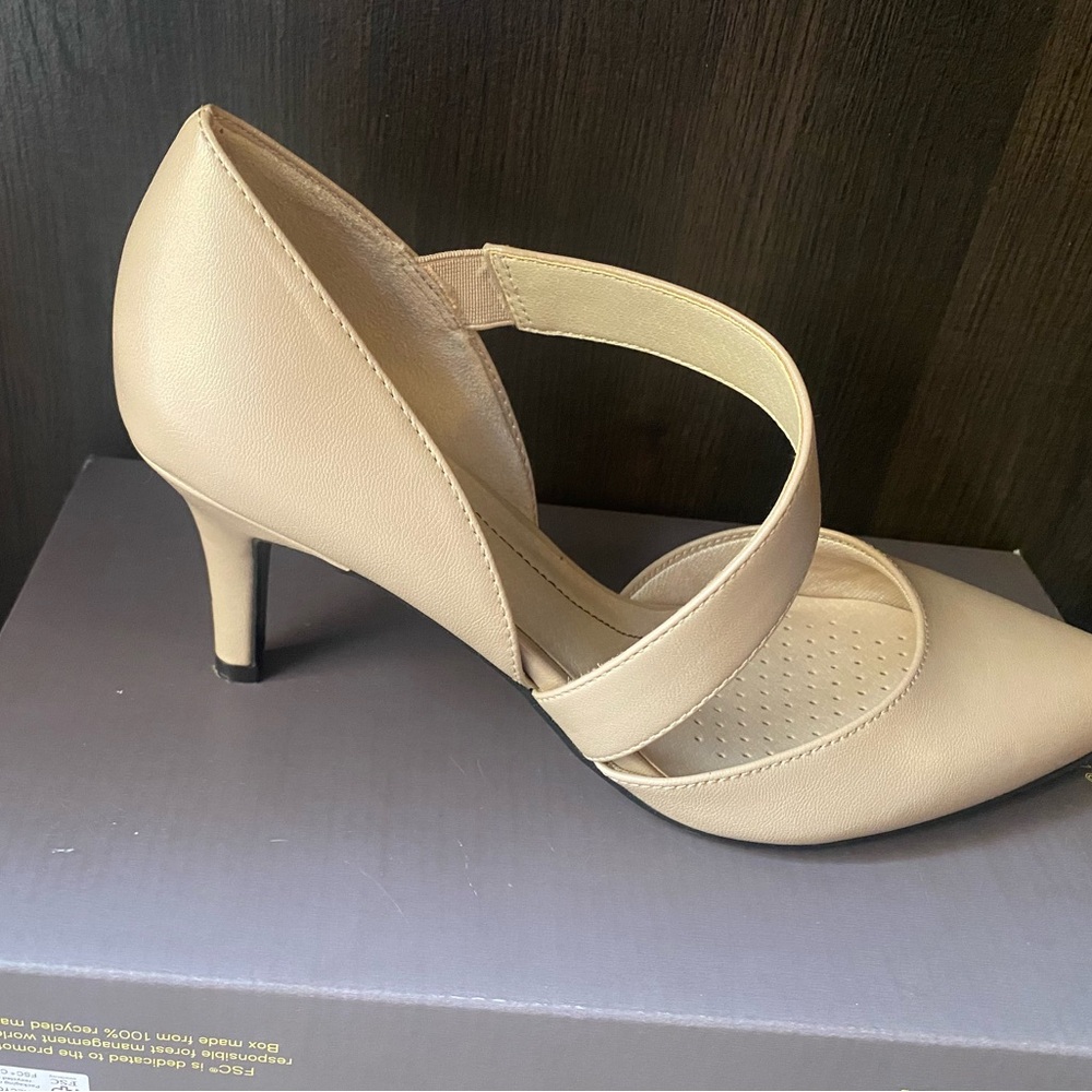 Life Stride Tan Women's Heels